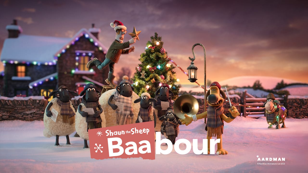 羊のショーンの仲間たちとクリスマスツリーを飾っている画像