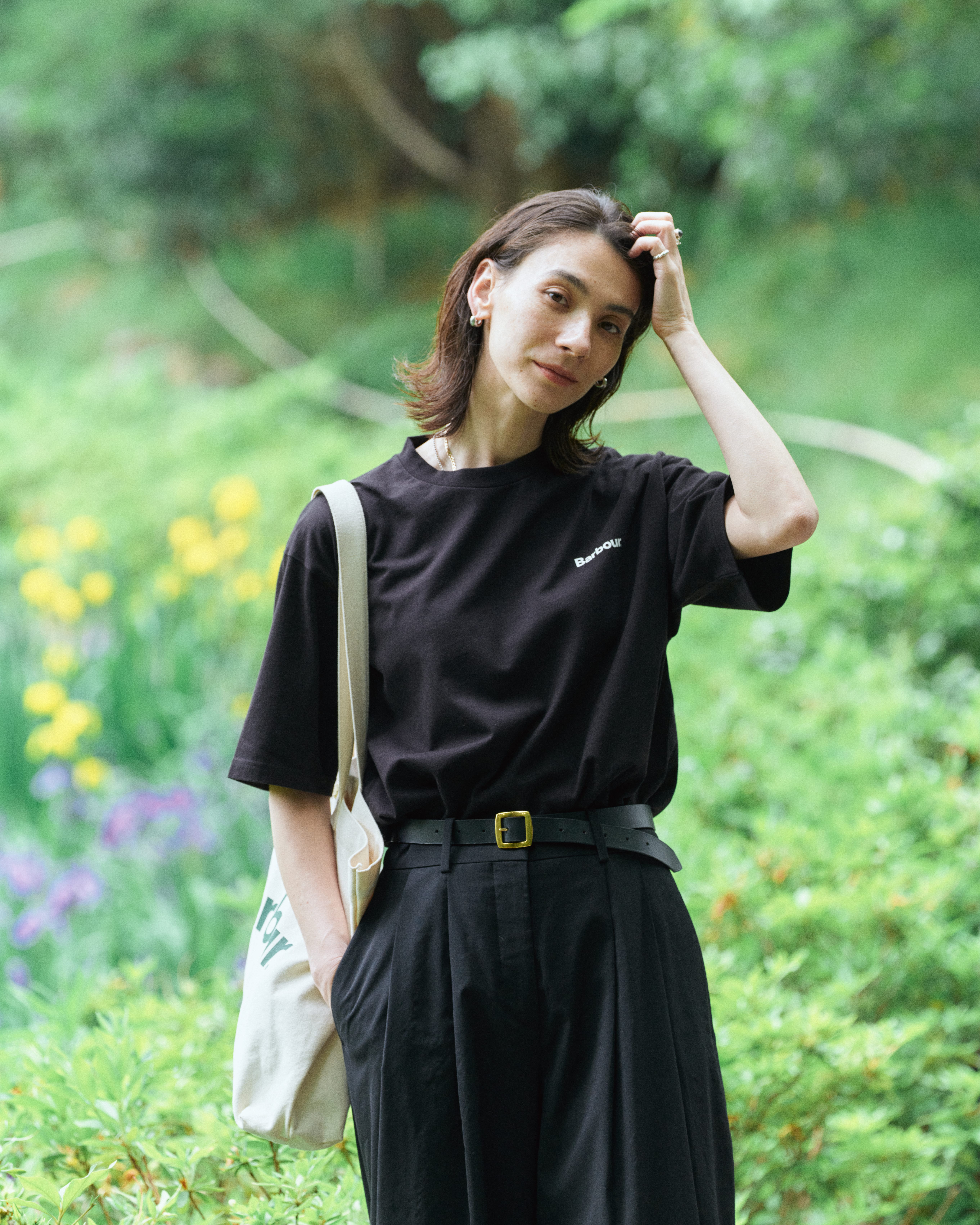 《バブアー》のTシャツを着て、どこへ行く？ ～鎌倉 × エモン 美由貴～