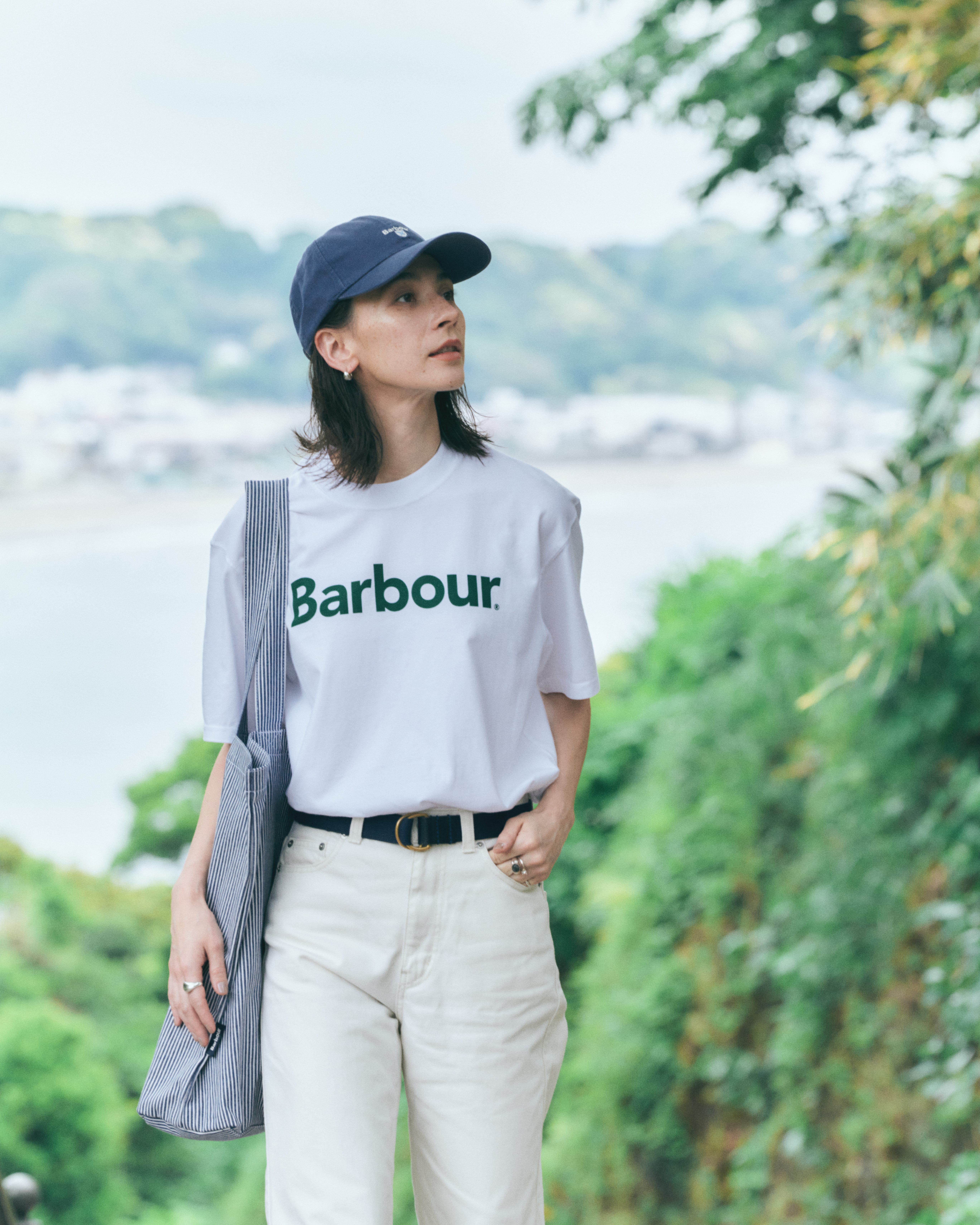 《バブアー》のTシャツを着て、どこへ行く？ ～鎌倉 × エモン 美由貴～