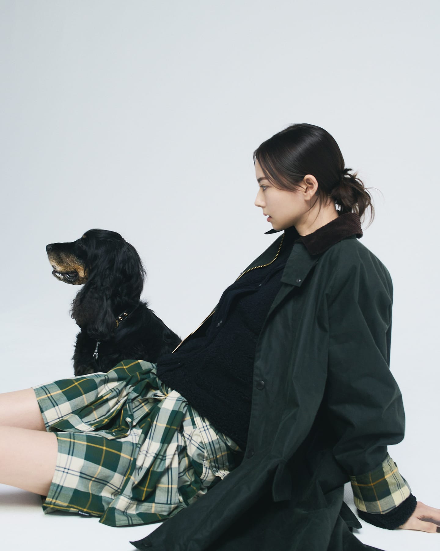 マルチクリエイターのローレン・サイが纏う、バブアーのワックスジャケット イメージ15