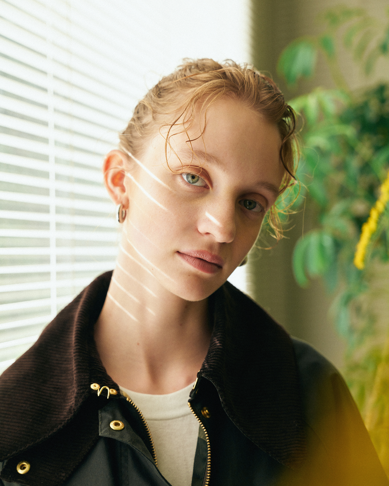 フラワーショップにいる女性