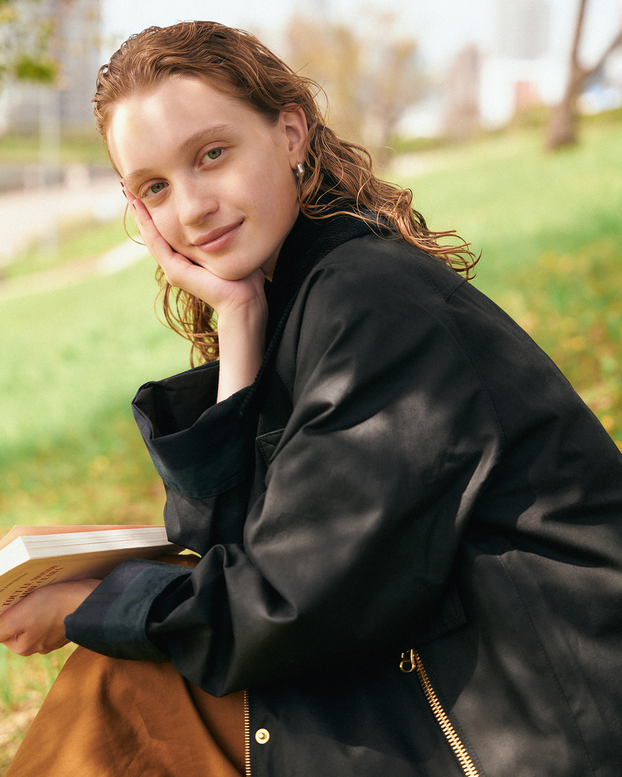 公園にいる女性