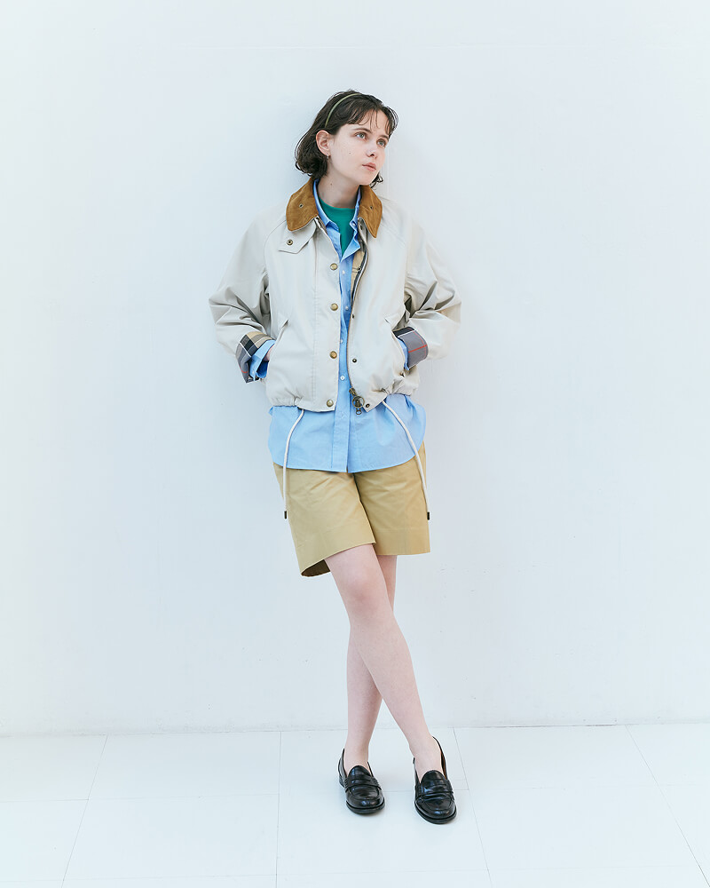 重なり合う光と色。春の街に馴染む、バブアーのライトアウター・スタイル / イメージ01